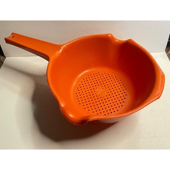 VINTAGE RUBBERMAID STRAINER COLANDER w/  handle & 2 SPOUTS  1 QT. # 2930 - Picture 1 of 3